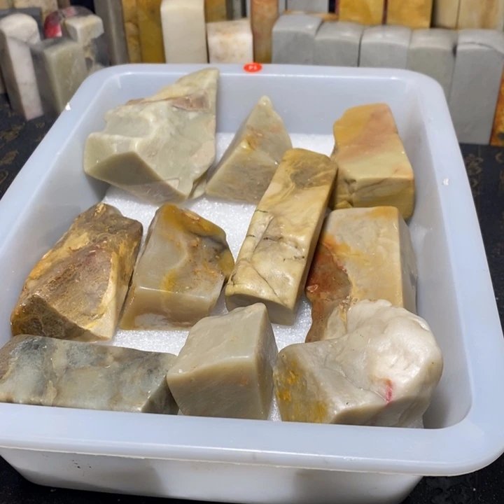 昌化鸡血石随形印章