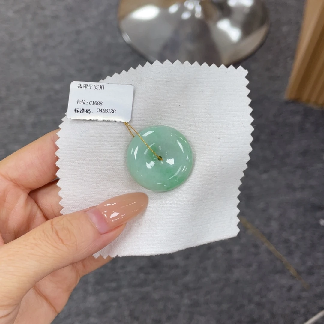 翡翠未镶嵌颈饰平安扣