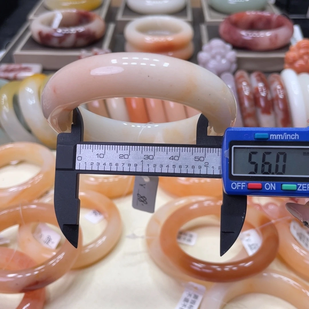 未镶嵌手镯石英岩玉