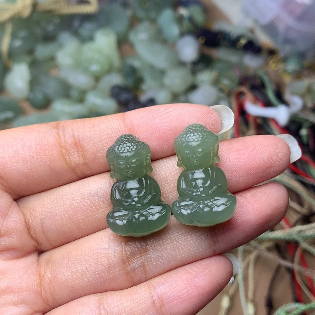 增***金和田玉未镶嵌颈饰