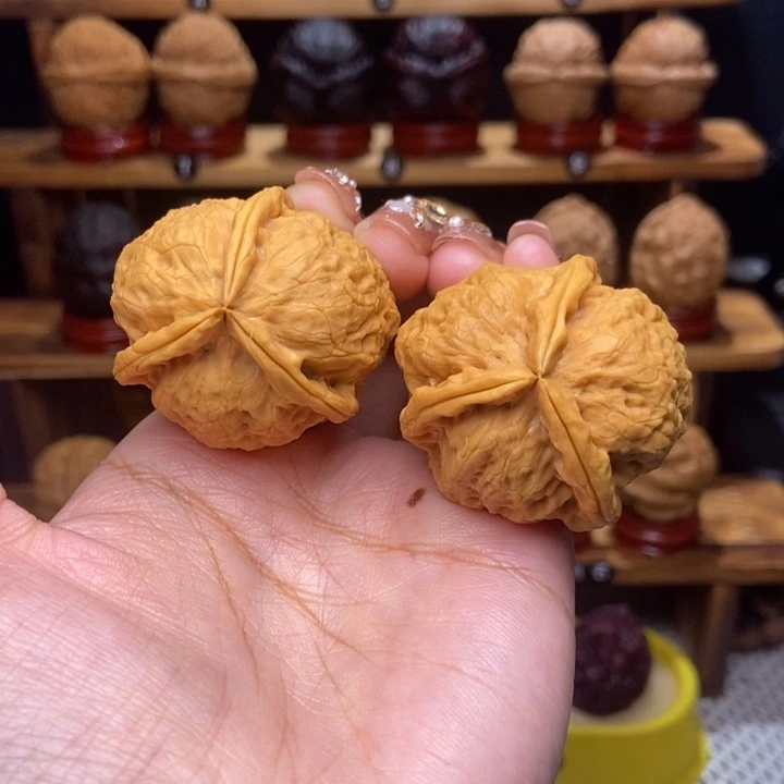 文玩核桃吊坠紫蛹三棱33