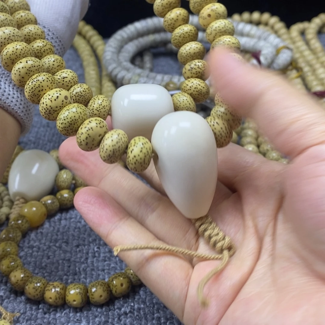 星月菩提吊坠海南氧化鸡油黄算盘