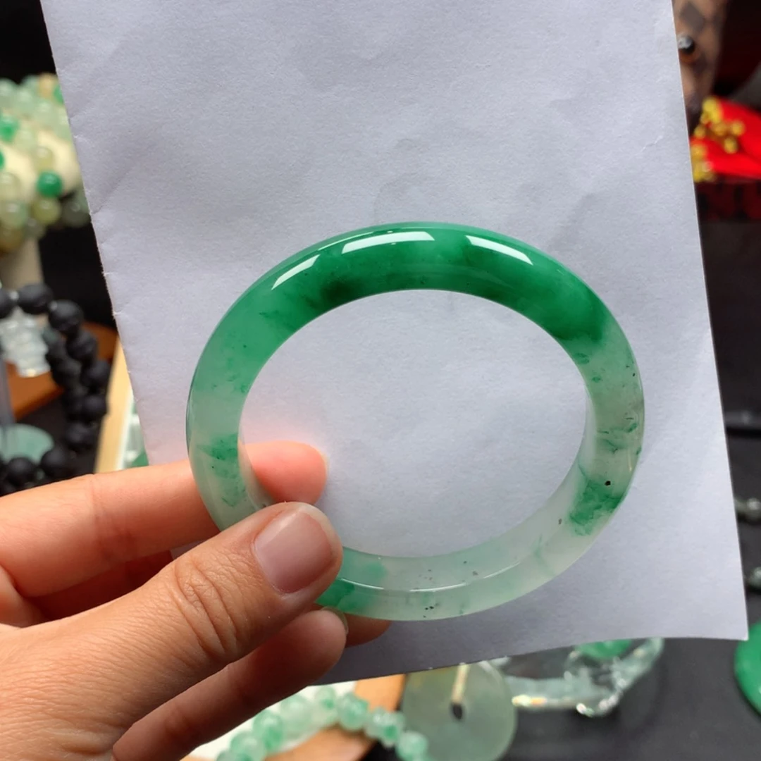 【闪购商品】未镶嵌手镯石英质玉