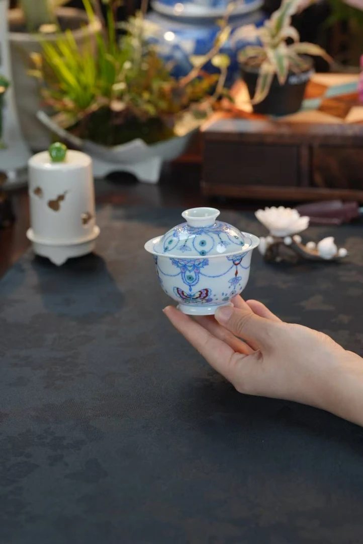 枕溪—青花斗彩蝴蝶连珠盖碗
