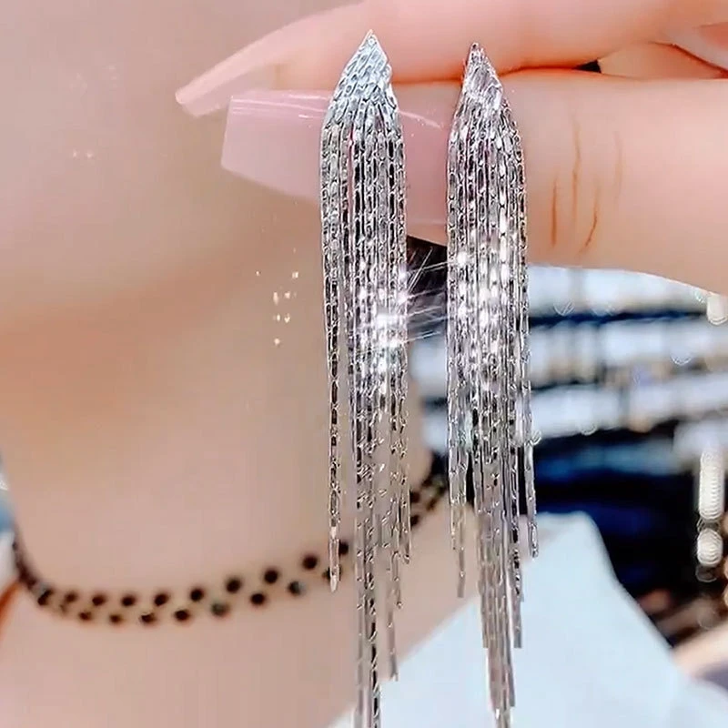 YIZUN.CHOMEL款长流苏金属耳钉波光粼粼时尚气质耳坠小众设计耳饰