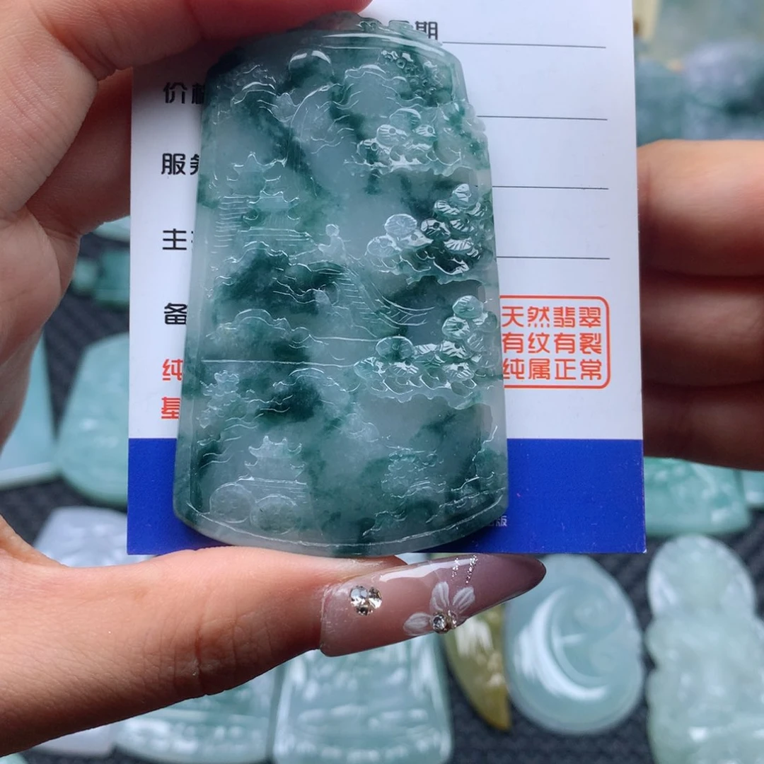 翡翠未镶嵌颈饰山水牌