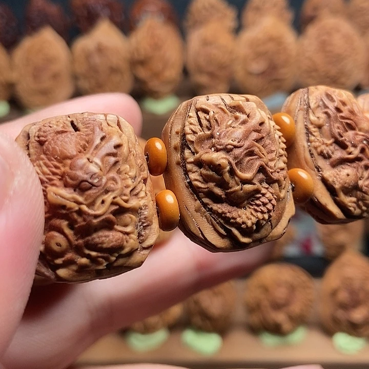 桃核九龙戏珠手牌