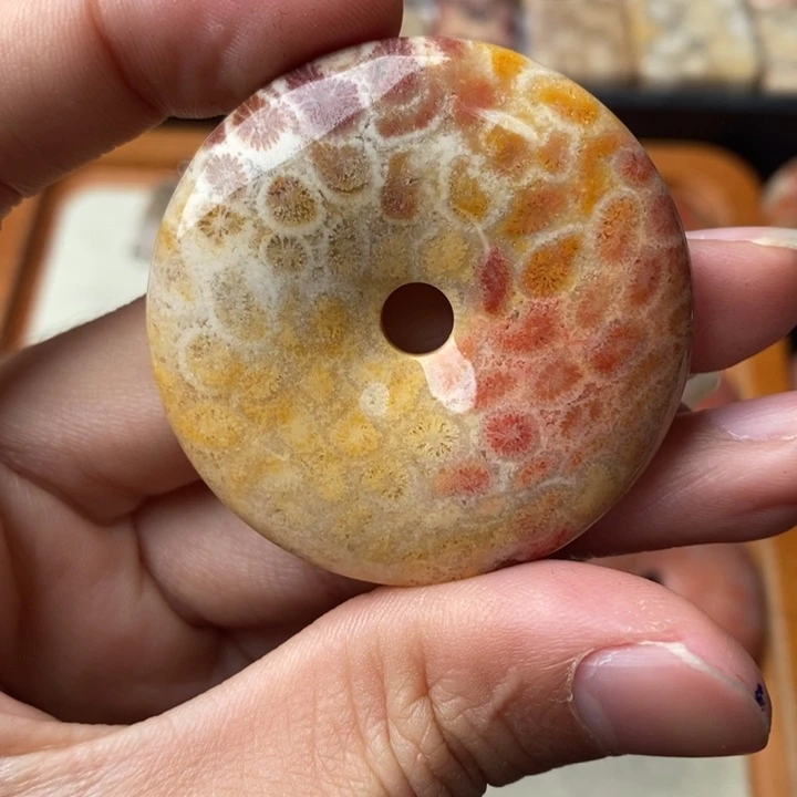 硅化玉颈饰未镶嵌四****石