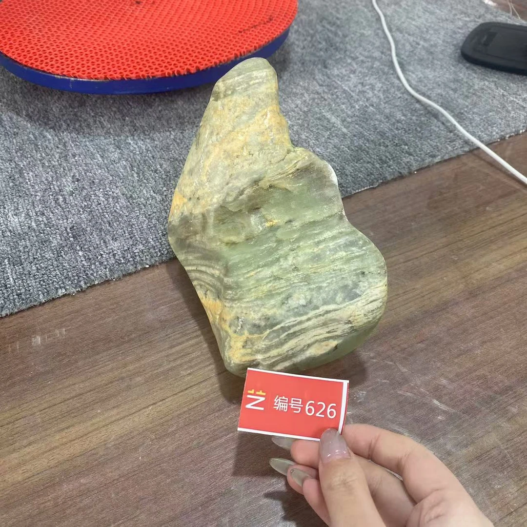 新疆玉料原石发一件编号626