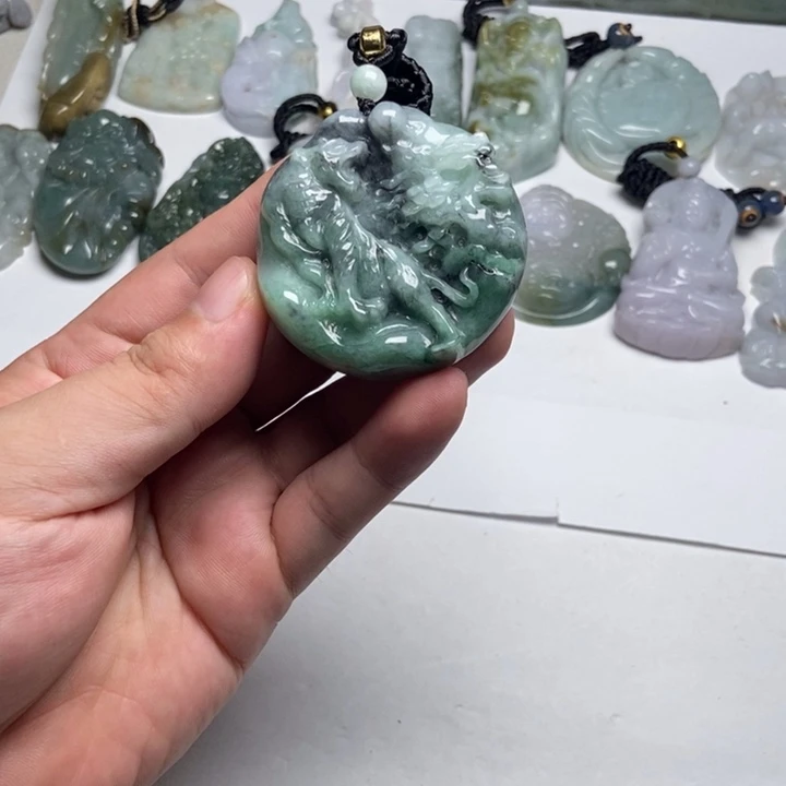 翡翠未镶嵌颈饰虎牌20