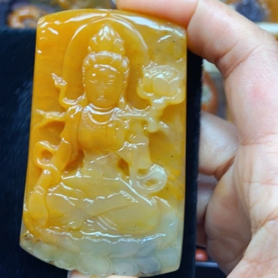 石英质玉（黄龙玉）未镶嵌颈饰