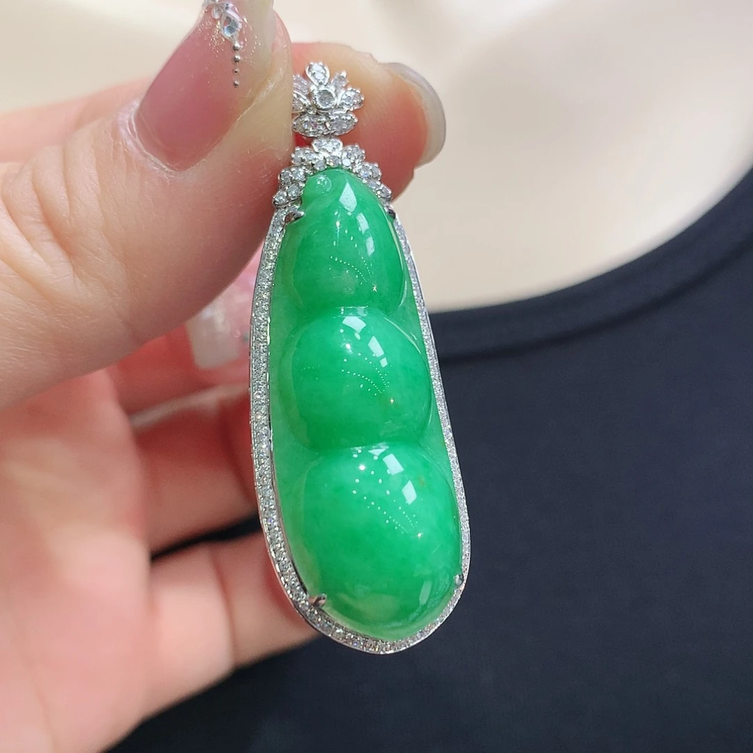 翡翠颈饰18K金镶嵌福豆