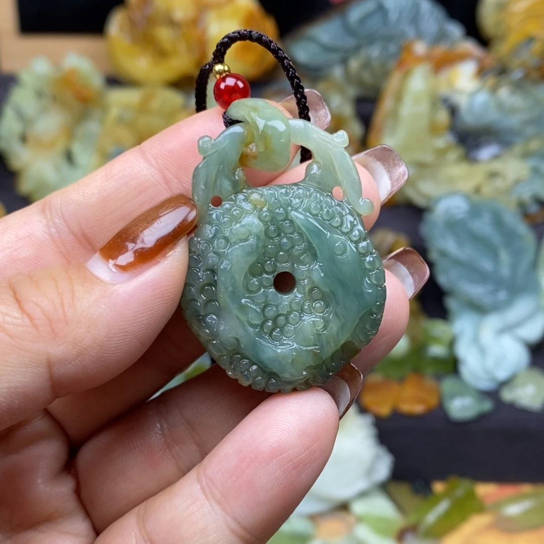 蛇纹石玉颈饰未镶嵌微瑕