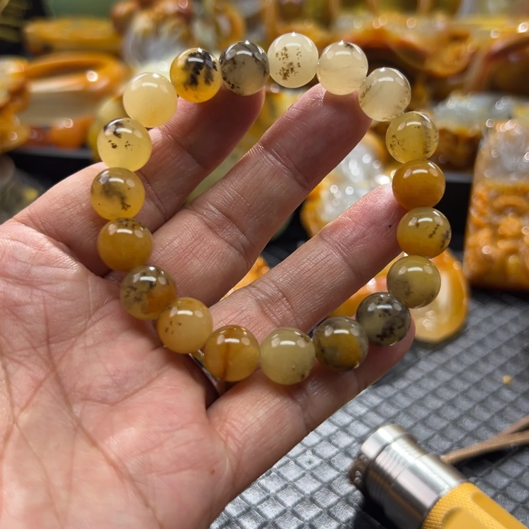 石英质玉未镶嵌颈饰