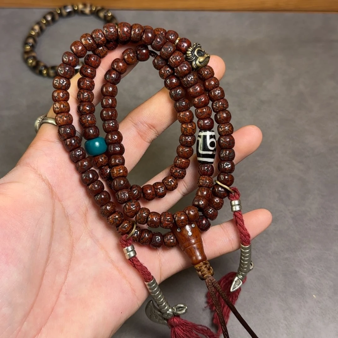 颈饰琉璃舜**吃琉璃颈饰