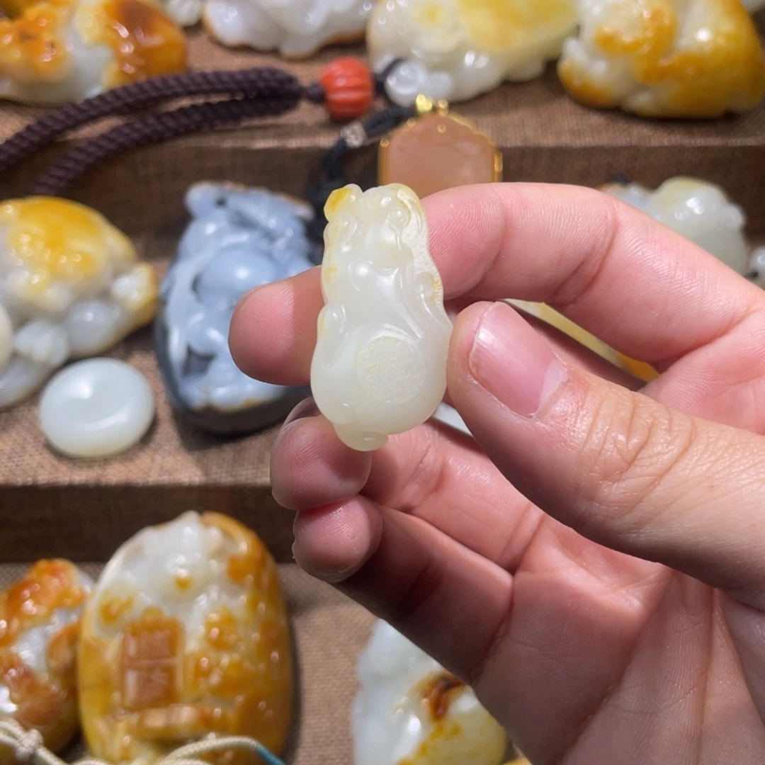 不***响和田玉未镶嵌挂件