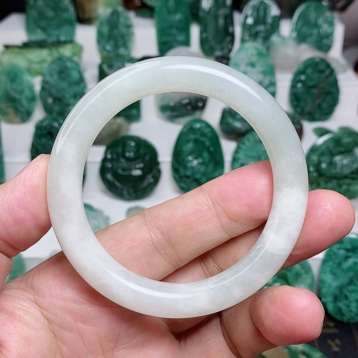 未镶嵌独山玉手镯向****?