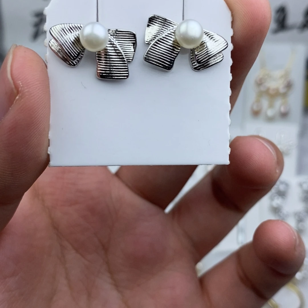 淡水珍珠未镶嵌耳饰