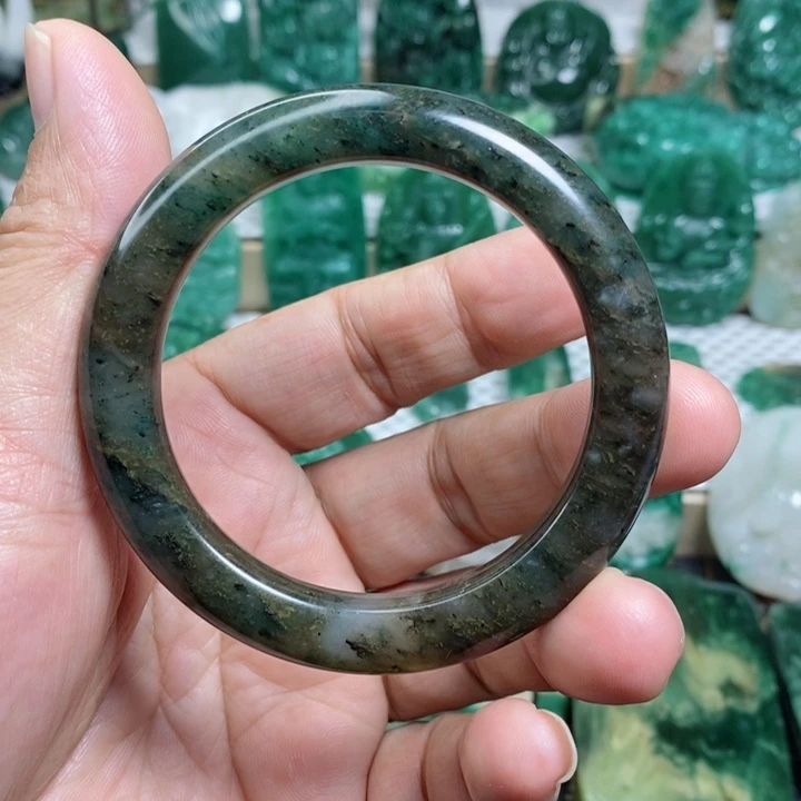 未镶嵌独山玉手镯