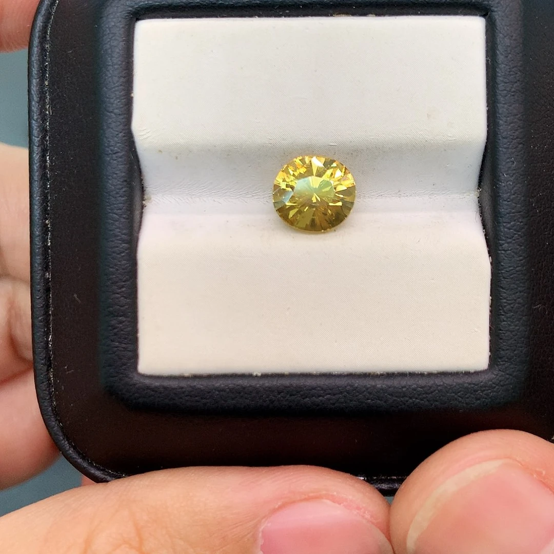 3.14克拉天然锆石未镶嵌小*