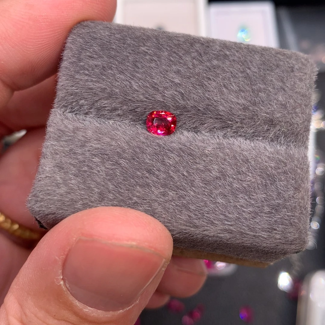 尖晶石裸石0.46ct 绝地武士