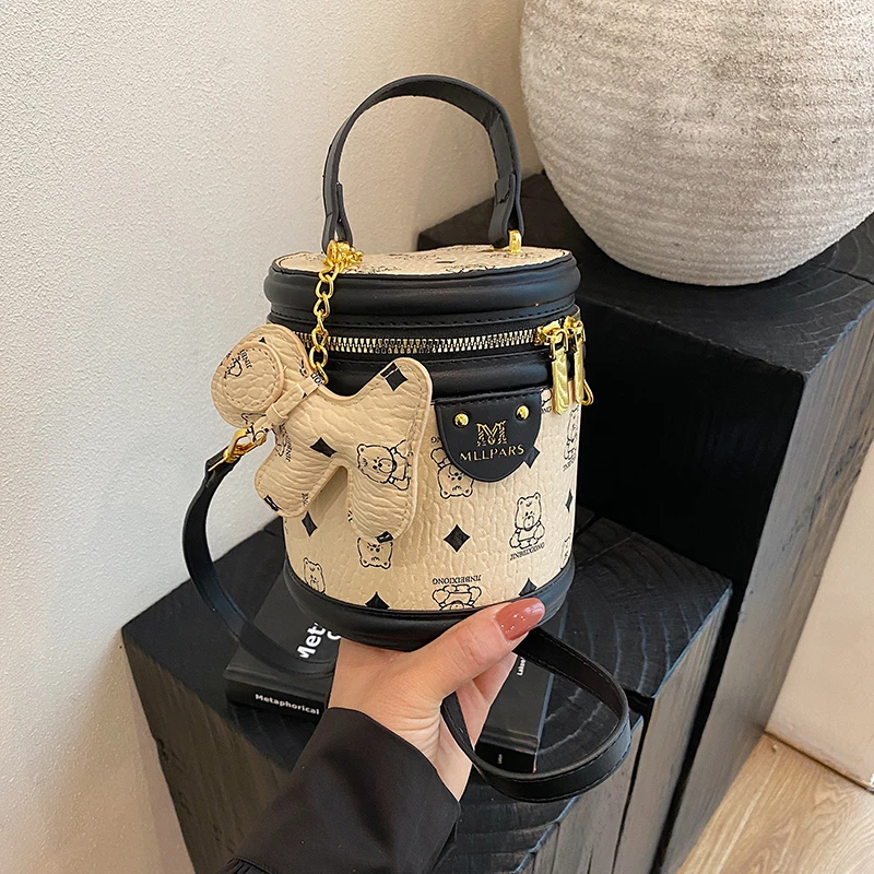 新款时尚百搭潮流女包单肩斜挎包7013白配黑