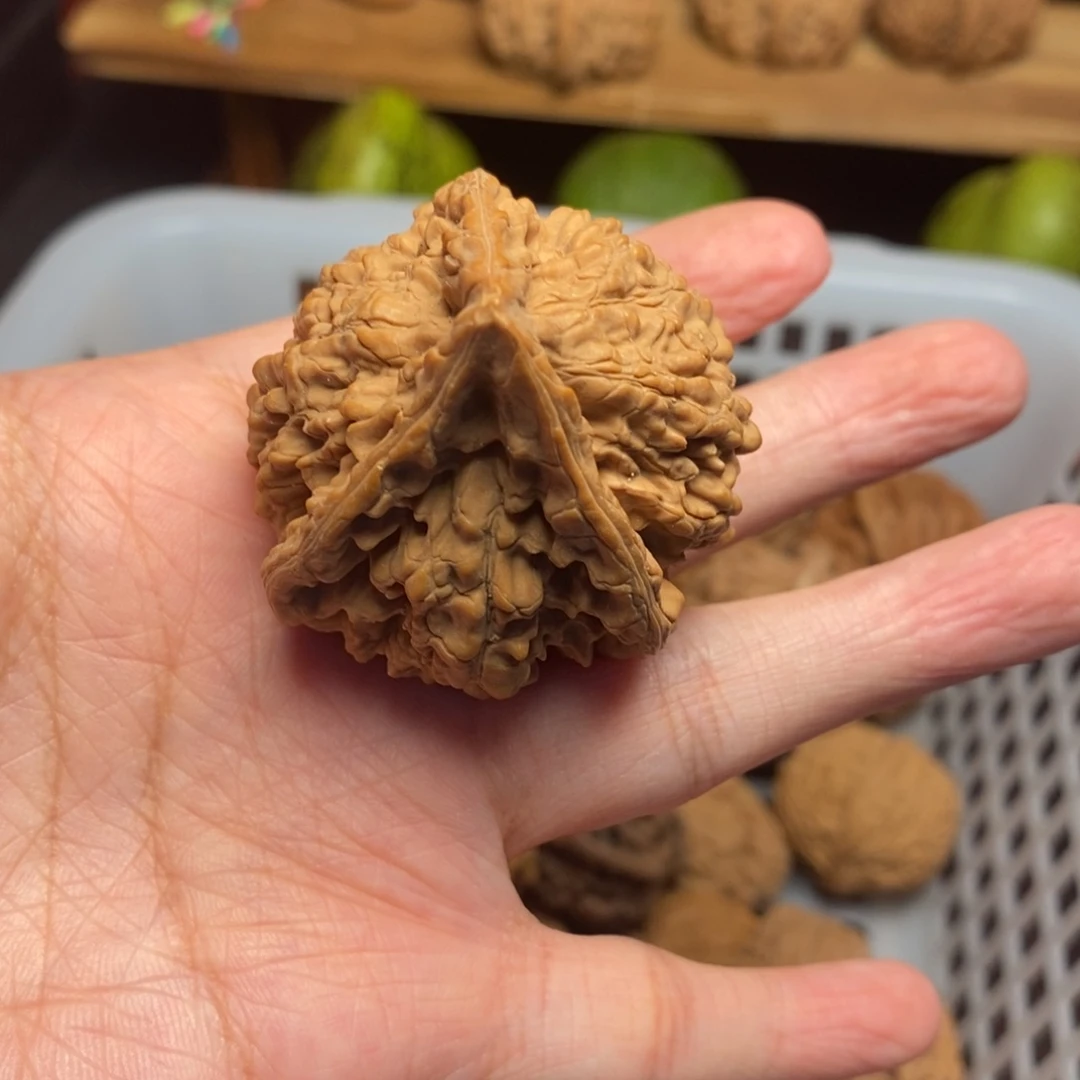 鲁***吃把件文玩核桃文玩