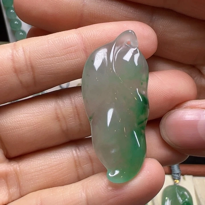 石英质玉未镶嵌颈饰