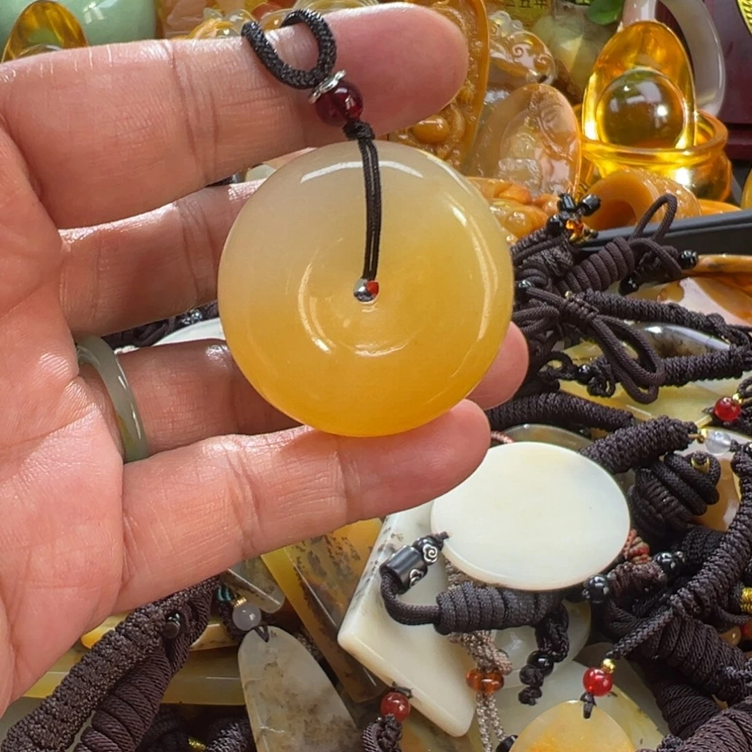 石英质玉未镶嵌颈饰