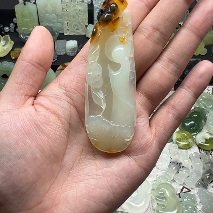 蛇纹石玉颈饰未镶嵌