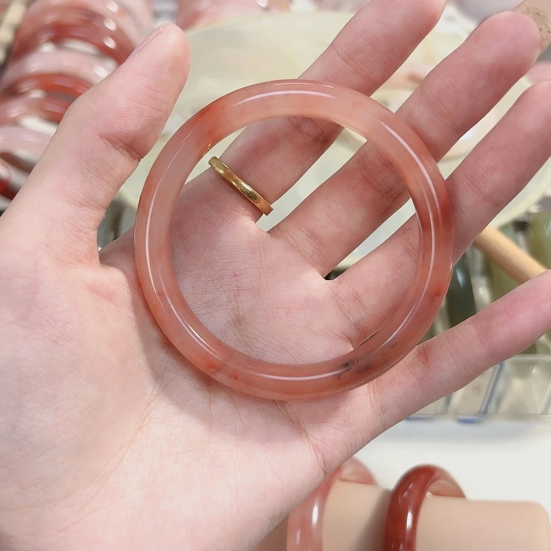 石英质玉手镯未镶嵌再****了