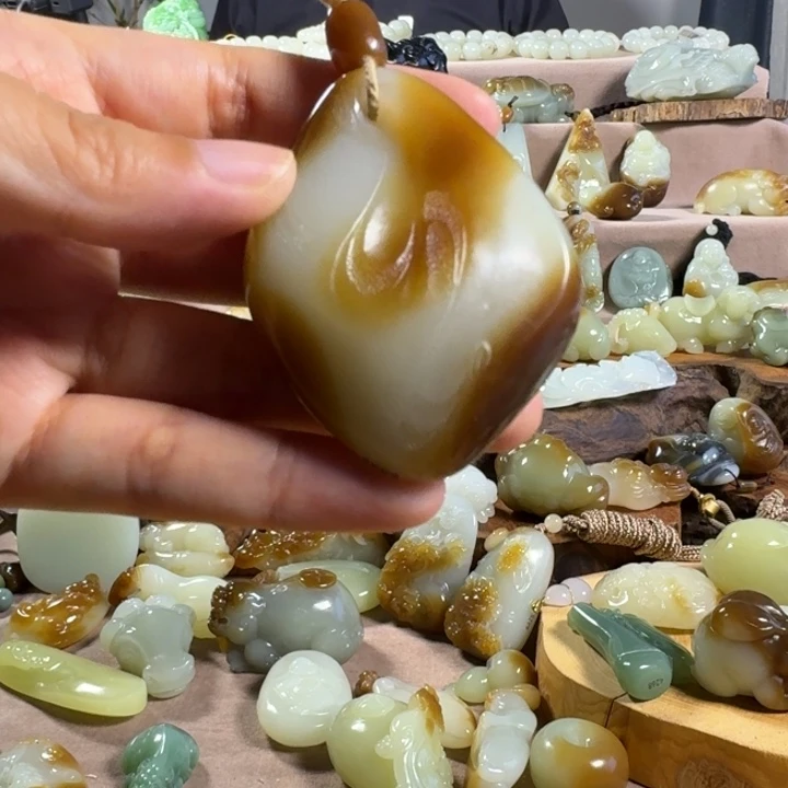 和田玉（糖玉）未镶嵌颈饰