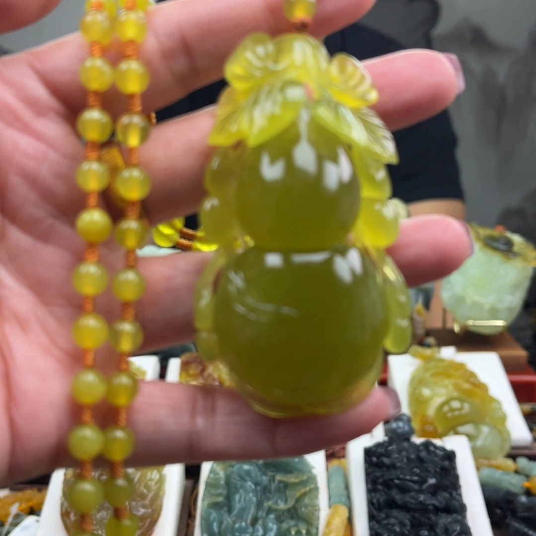 蛇纹石玉未镶嵌颈饰挂件