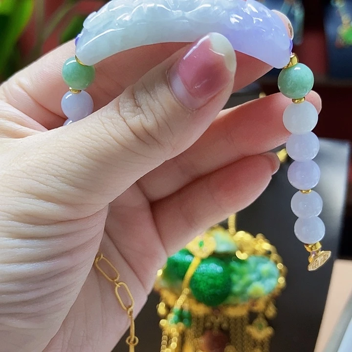 翡翠未镶嵌颈饰手牌