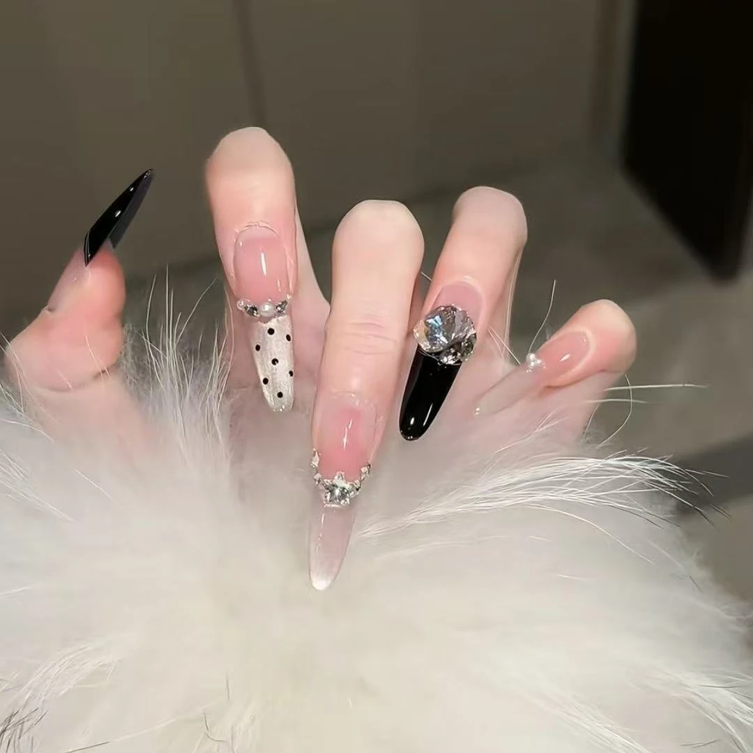 爆闪秋冬气质高级波点黑色千金香槟猫眼法式纯手工显白穿戴美甲。
