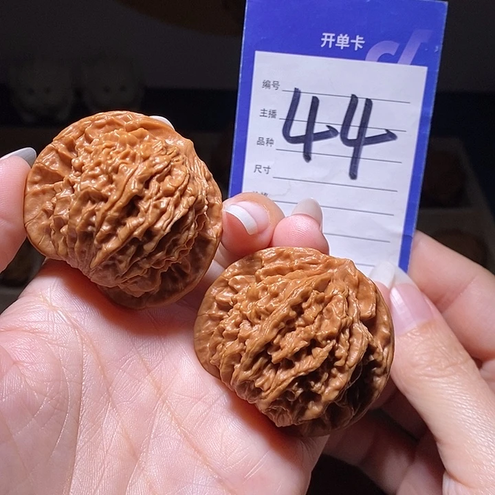 文玩核桃把件盘龙纹44左右