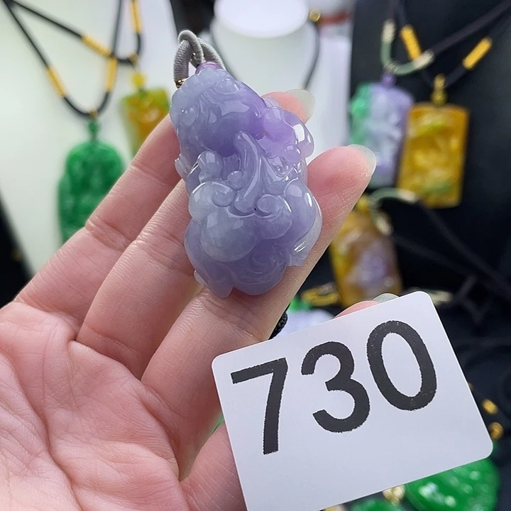 翡翠未镶嵌吊坠(赠链)