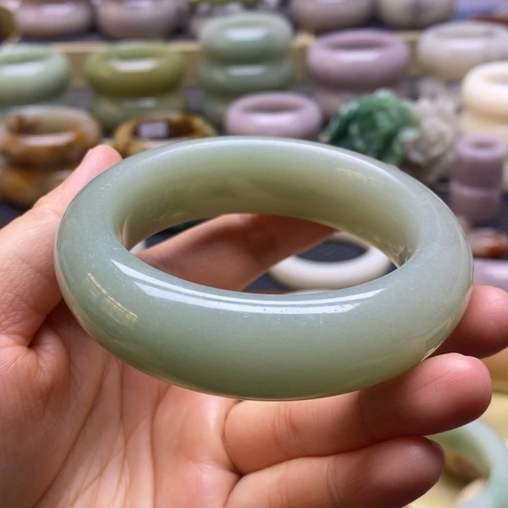 石英质玉未镶嵌手镯