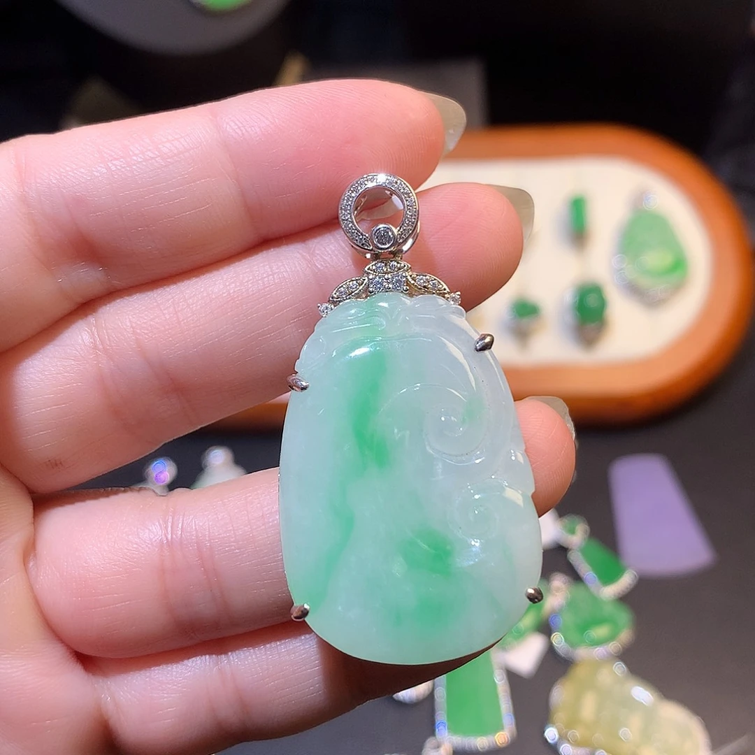 翡翠银S925镶嵌颈饰嘎*如意