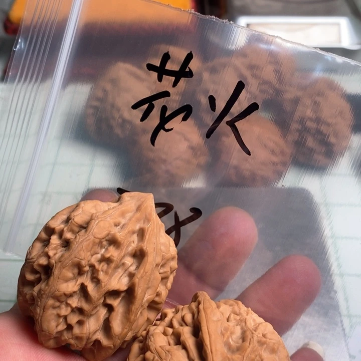 文玩核桃把件花*?核桃