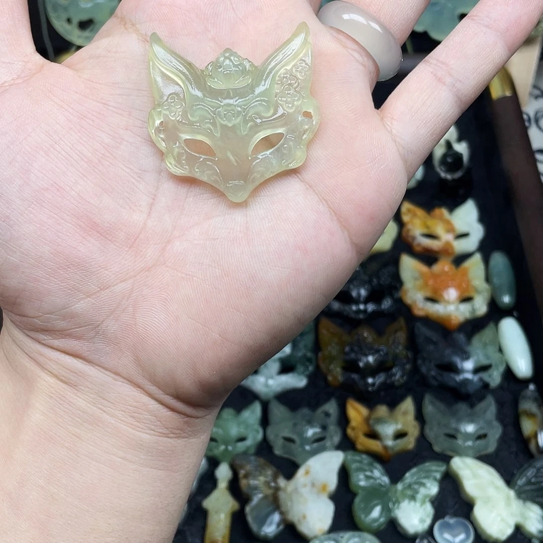 蛇纹石玉未镶嵌颈饰