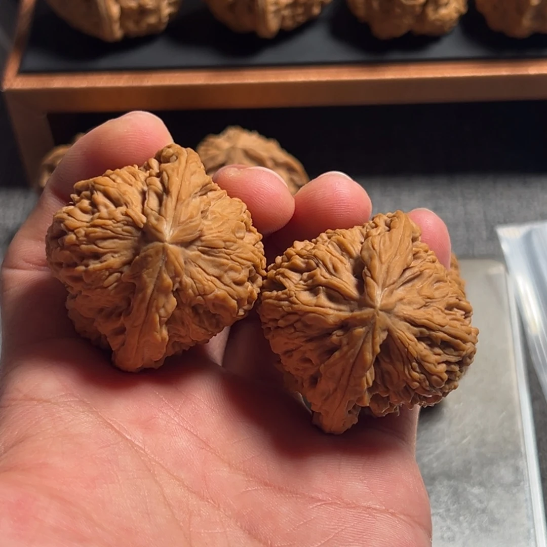 文玩核桃把件西**西44三角疆