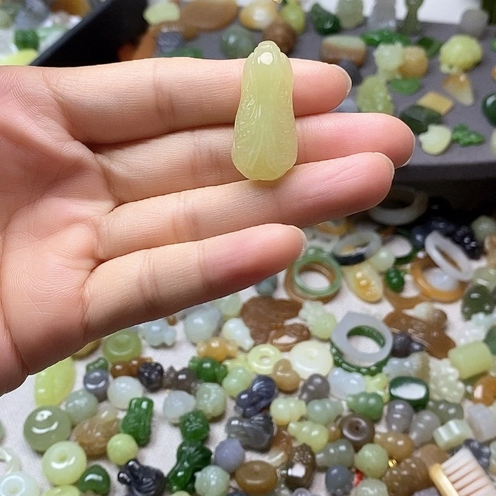 未镶嵌和田玉挂件白菜