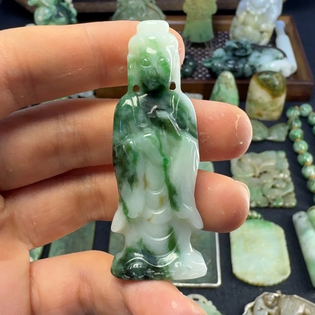 翡翠颈饰未镶嵌翡翠颈饰未镶嵌..