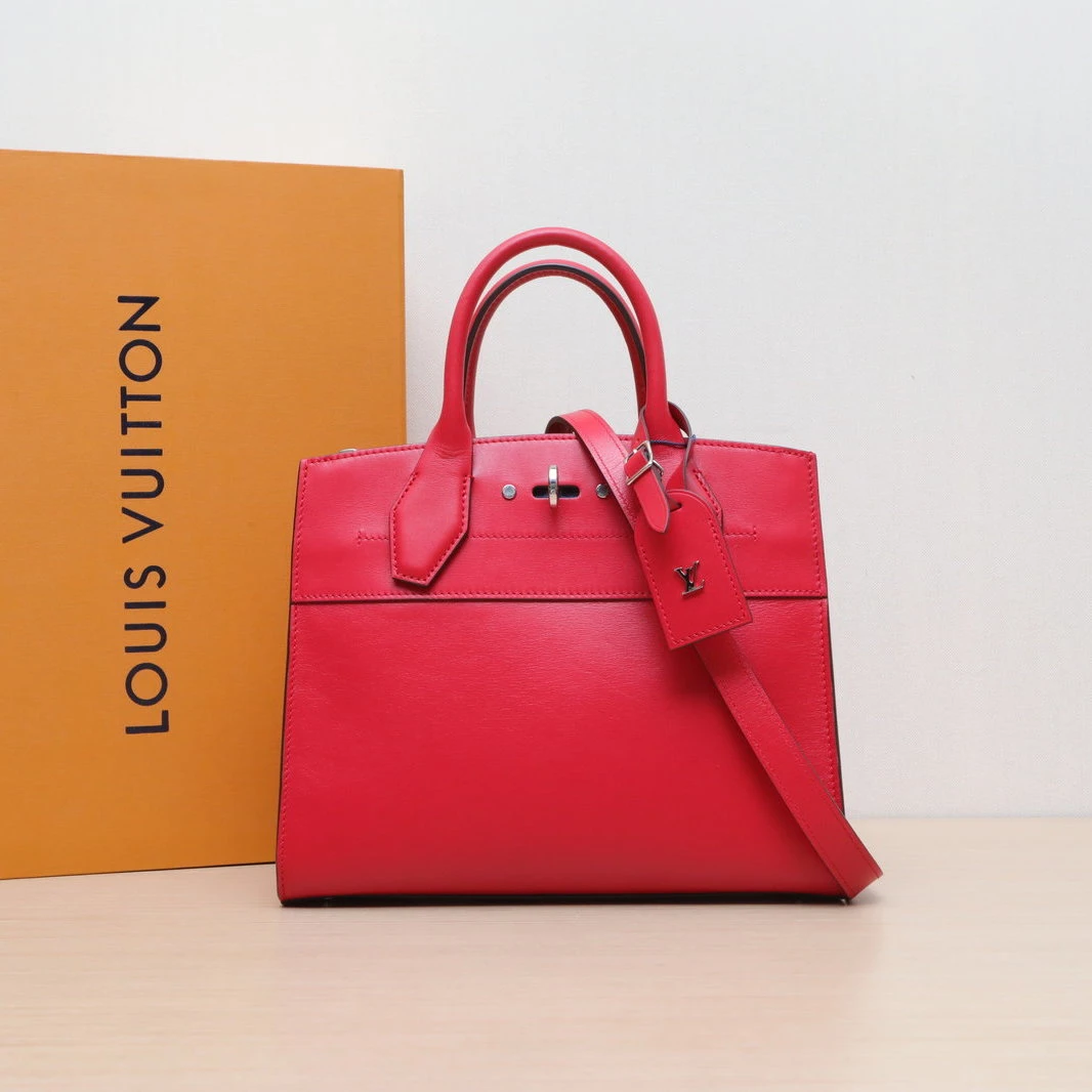 99新 LouisVuitton/路易威登 【娇】红色 皮革C 银扣 2015 806858