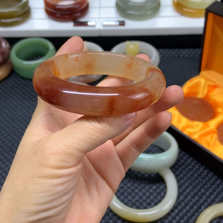 未镶嵌手镯石英质玉