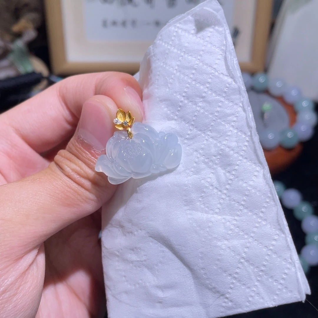 颈饰18K金镶嵌翡翠吊坠