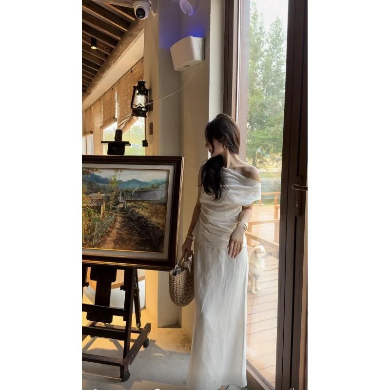 【心动讯号】现货 夏设计感不规则斜肩短袖上衣显瘦半身裙套装