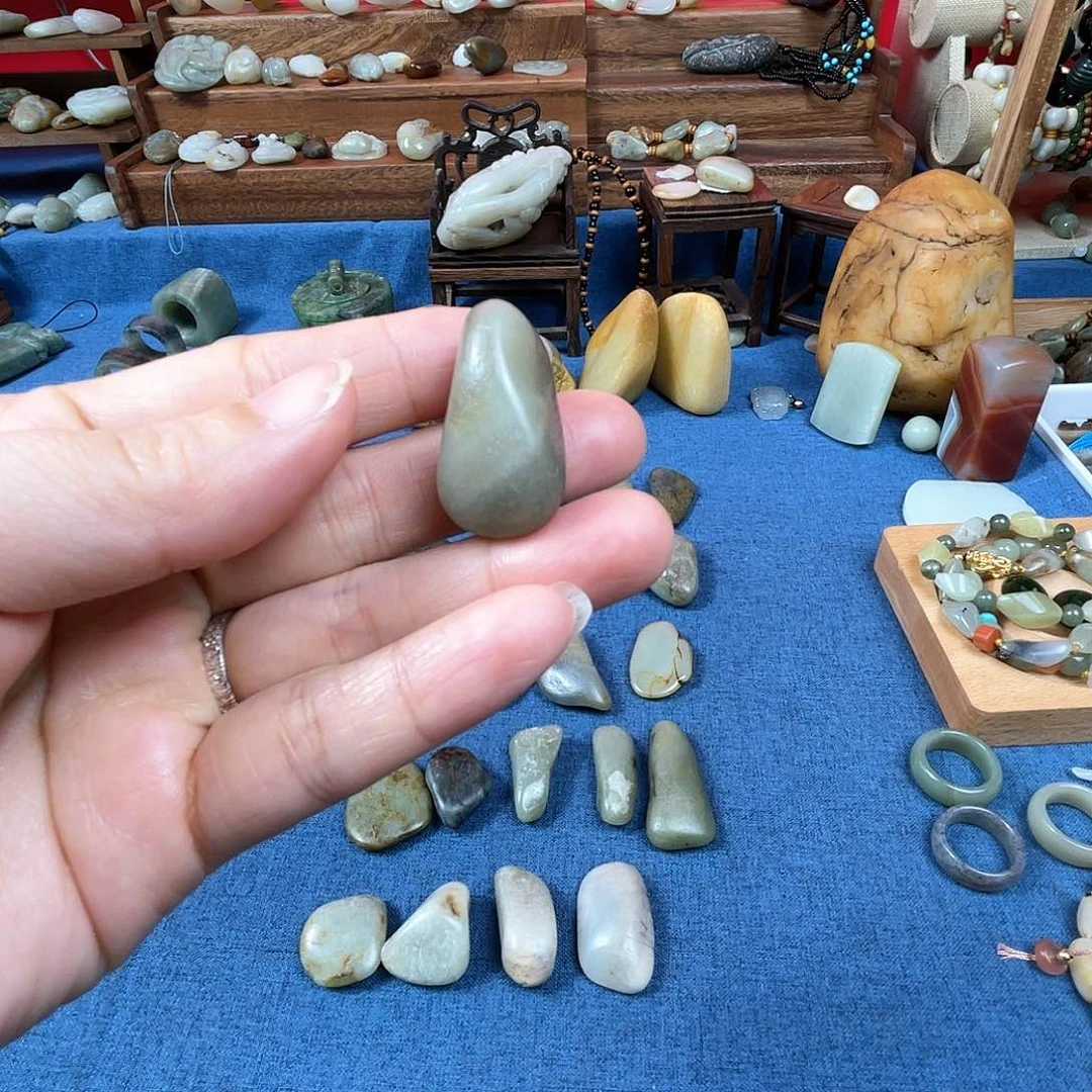 和田玉珠宝奇石未镶嵌扭*身