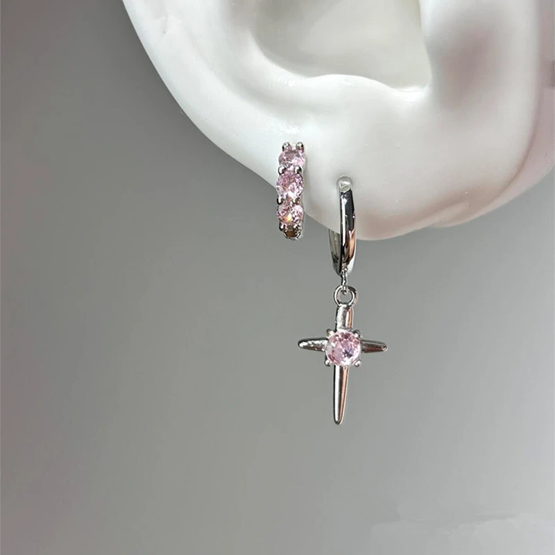 合金耳饰 爆闪粉色锆石十字架星芒耳扣甜酷风清冷感双耳洞小众设